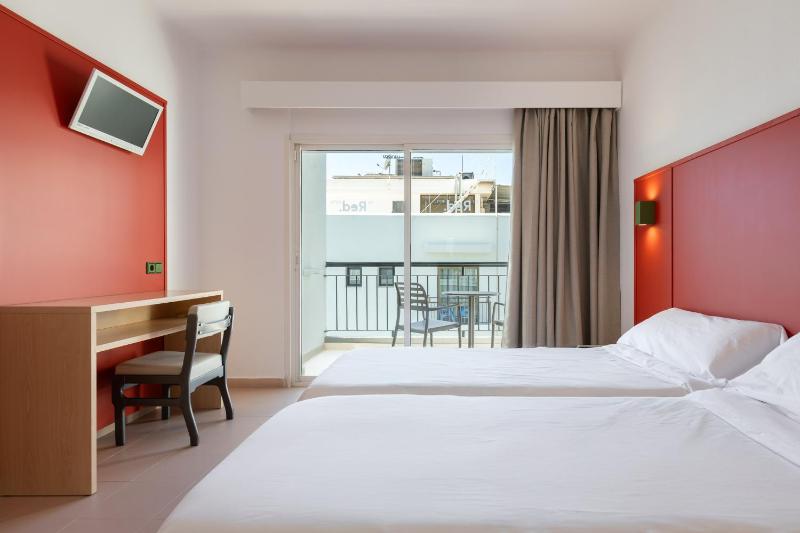Twin Room image 3