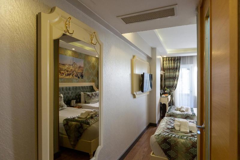 Economy Double Room image 3