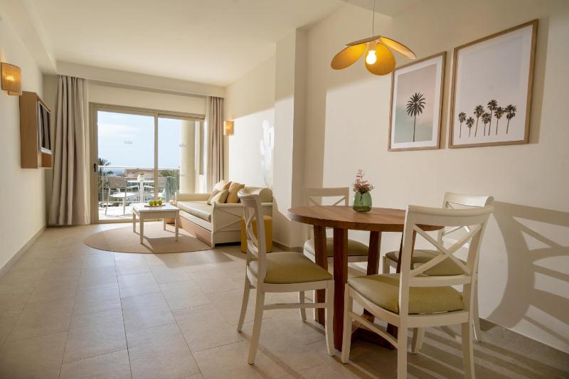  Suite Side Sea View image 1