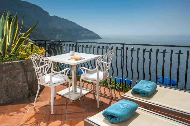 Suite with Terrace and Sea View image 3