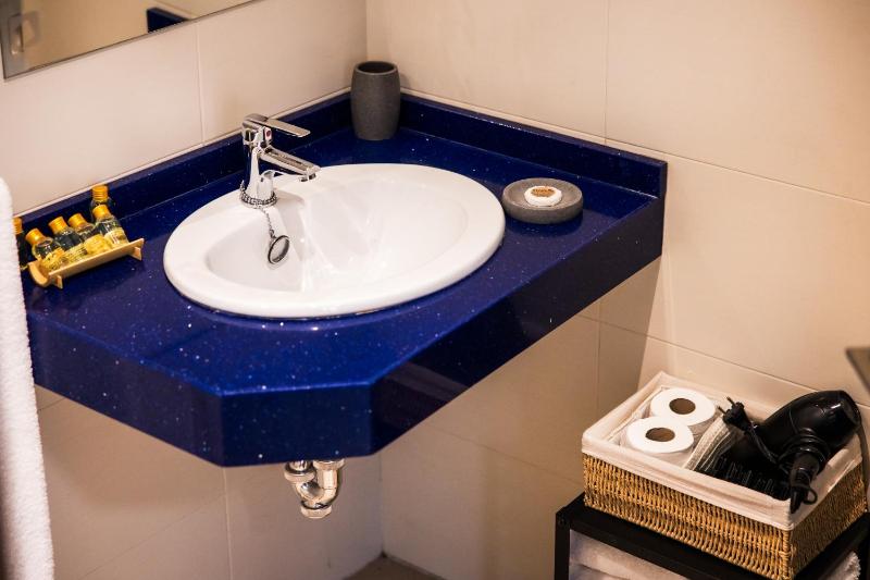 Apartamentos Reyes Católicos by Medina Living - image 3