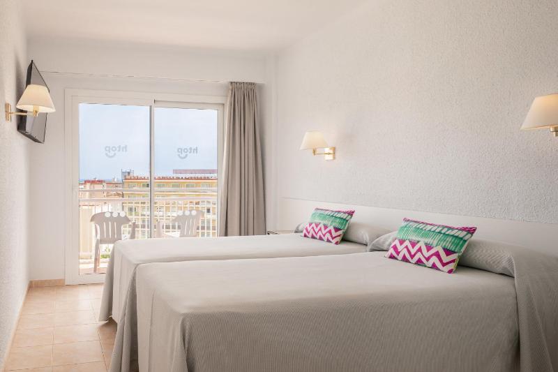 Twin Room image 1