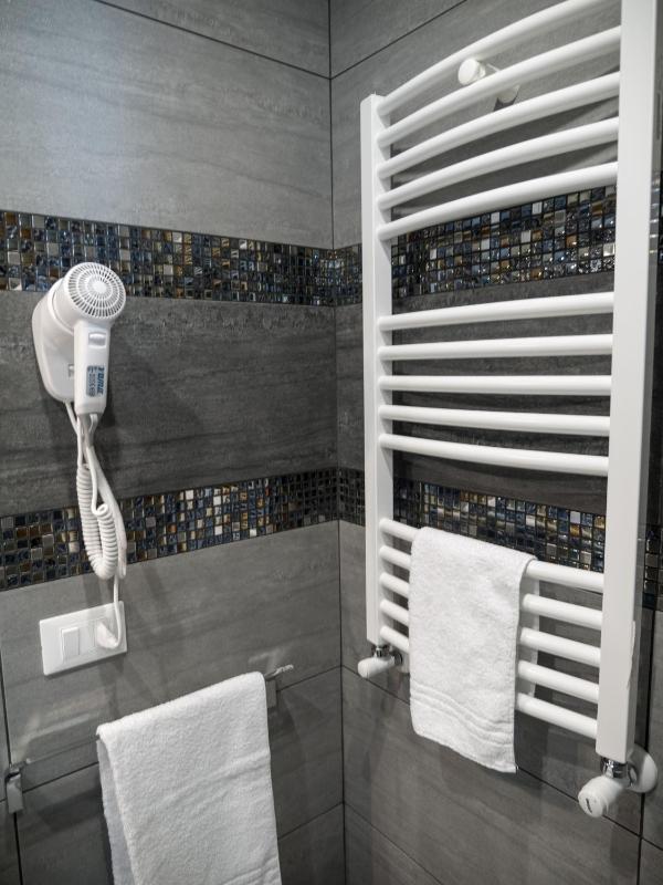 Deluxe Double Room image 3