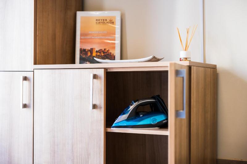 Apartamentos Reyes Católicos by Medina Living - image 8