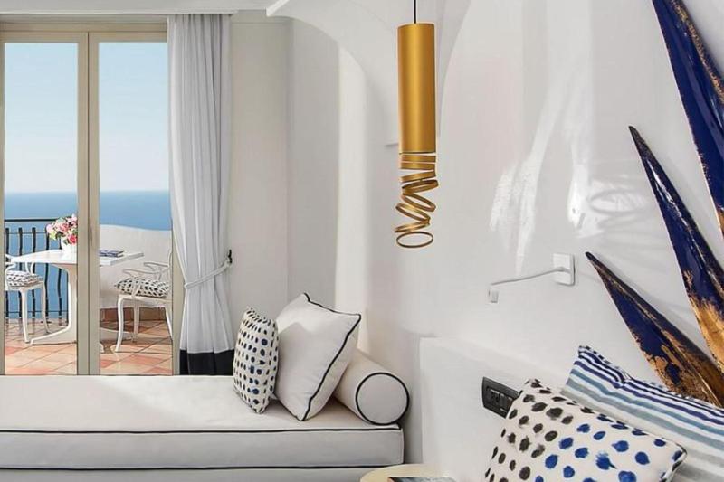Deluxe Double Room with Terrace and Sea View image 4