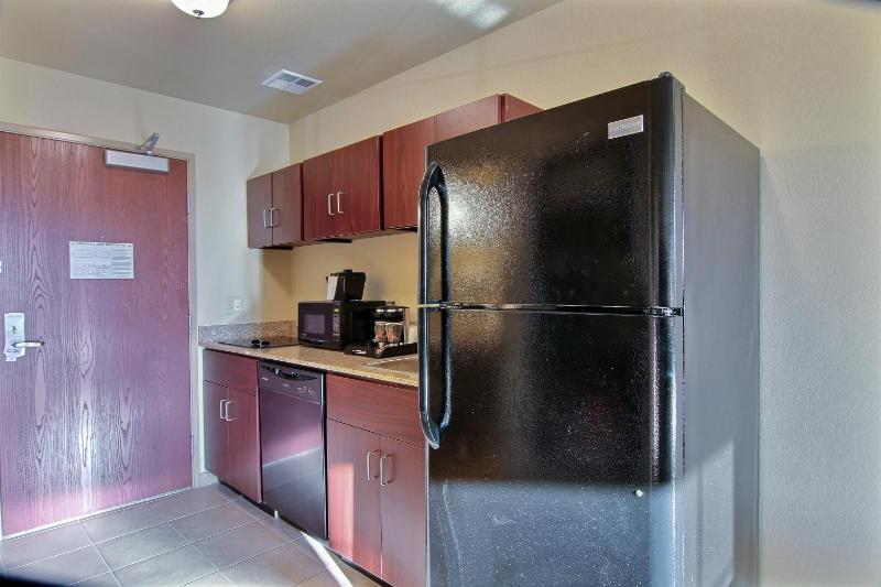 One-Bedroom Suite image 4