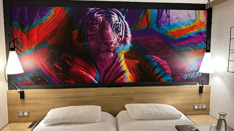 Standard Twin Room image 2