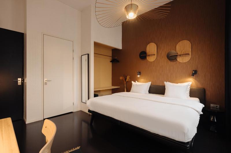Large Double Room image 1