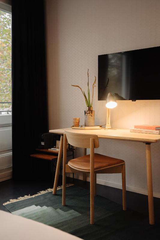 Large Double Room image 4