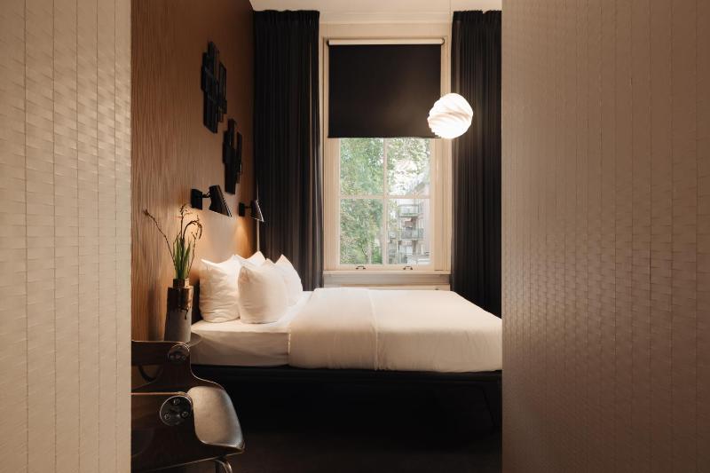 Standard Double Room image 4