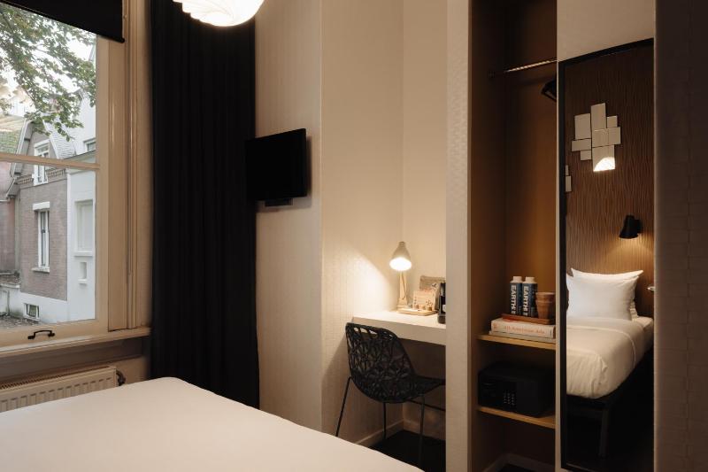 Standard Double Room image 2