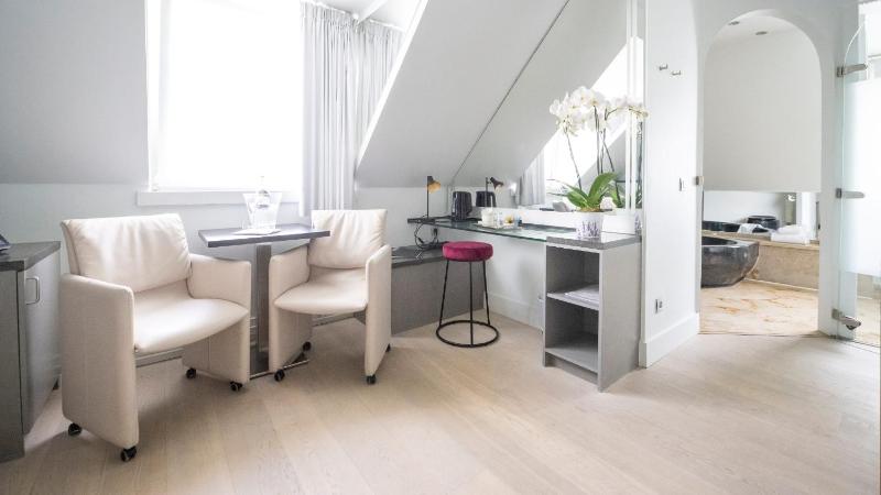 Junior Suite image 3