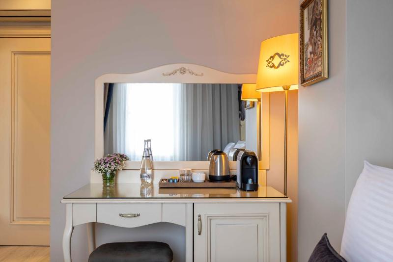 Standard Triple Room image 3