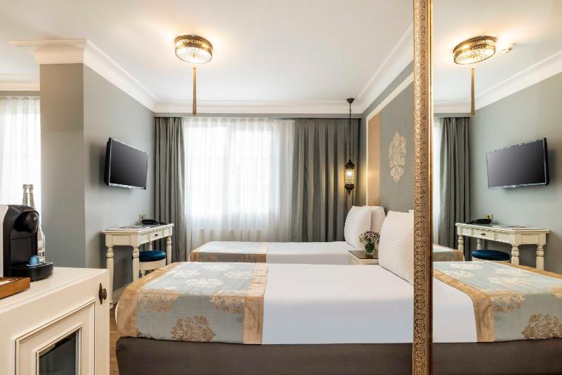 Superior Double or Twin Room image 4