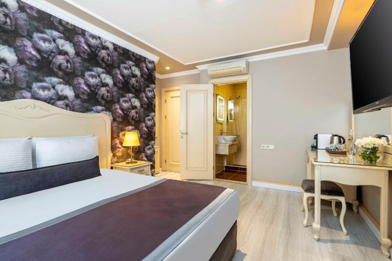 Standard Triple Room image 2