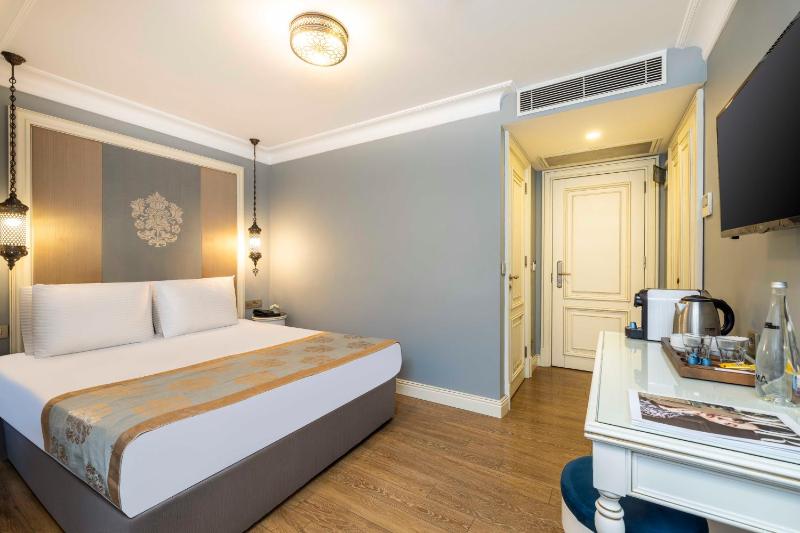 Superior Double or Twin Room image 3