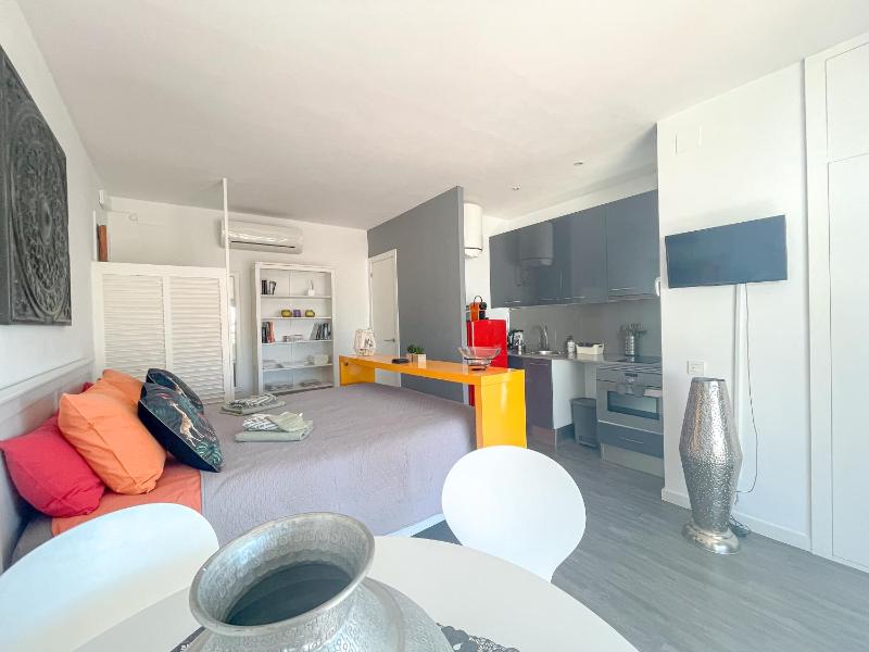Unique studio Apartment with amazing terrace Sitges centre beach - image 10