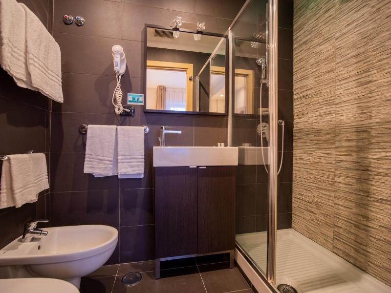 Standard Double or Twin Room image 2