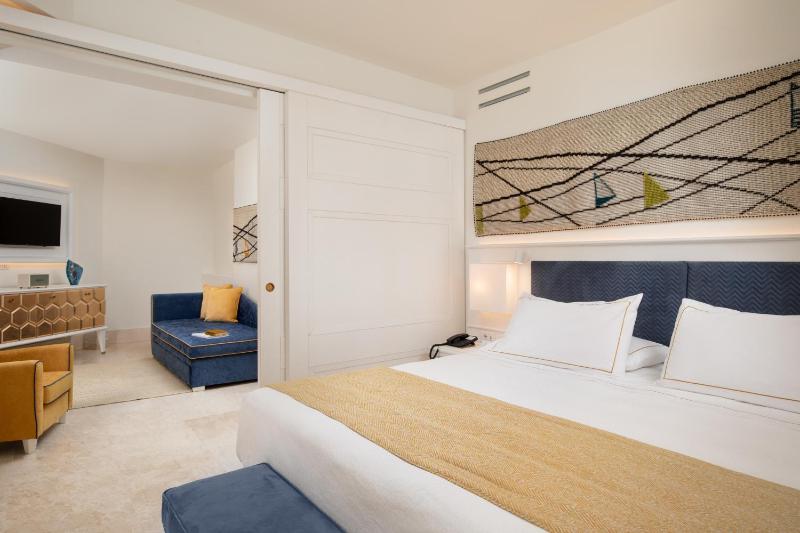 Suite with Garden View image 1