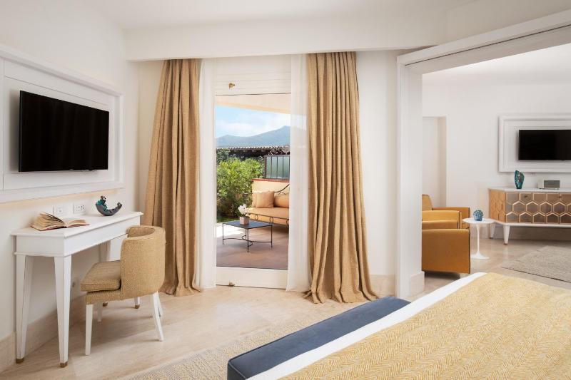 Suite with Garden View image 3