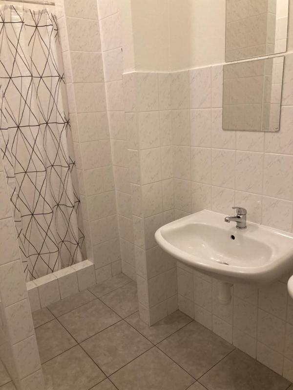 Triple Room with Shared Bathroom image 4