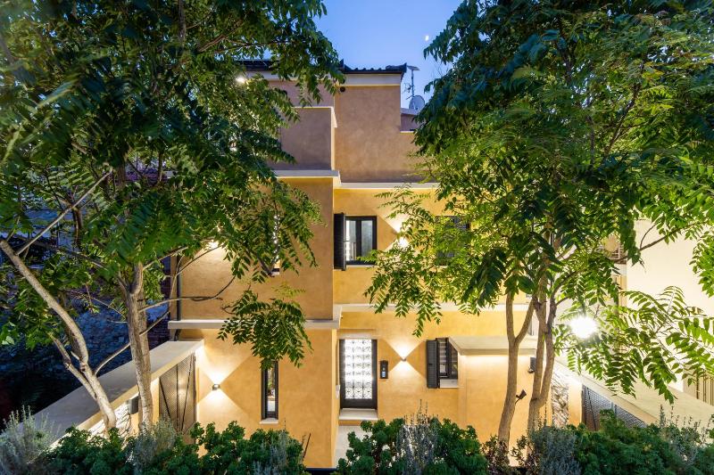 Luxury – Le petit Bati - image 23