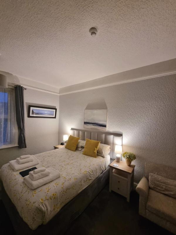 Standard Double Room image 4