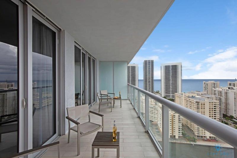 Infinite View |Balcony| Gym + Amazing Pool - image 15