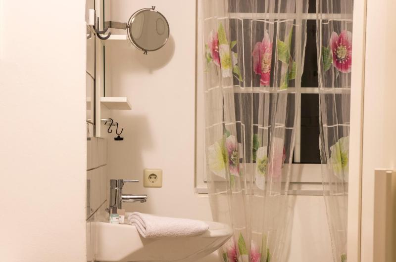  Double Room with Private Bathroom image 3