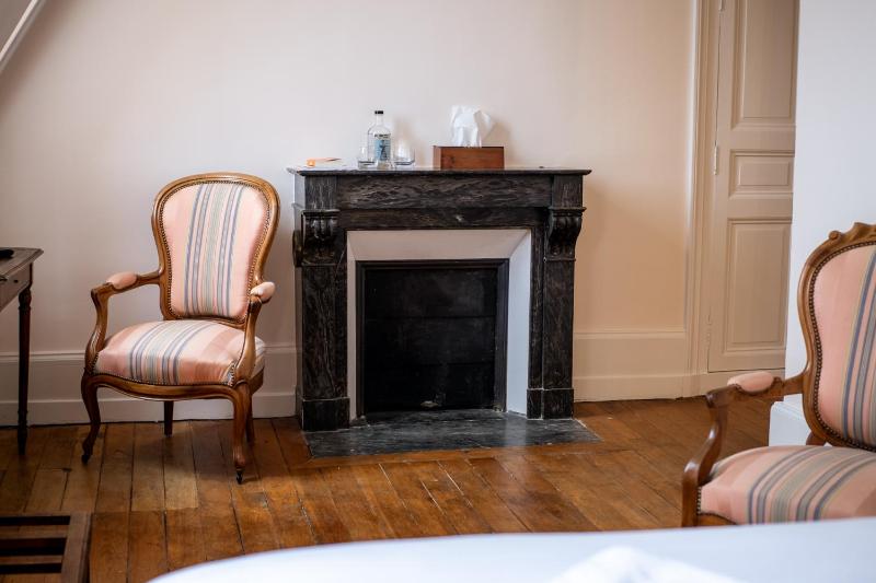 Standard Double Room image 3