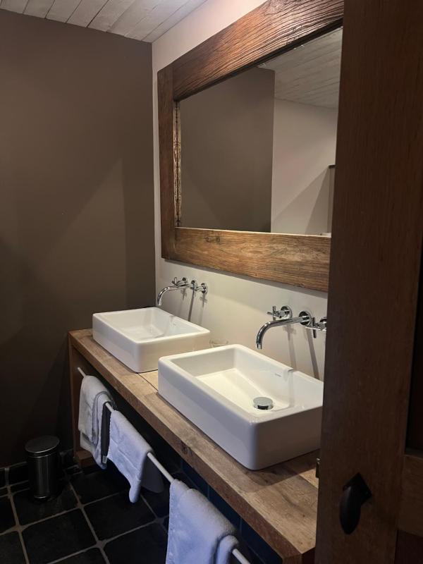 Deluxe Double Room image 4