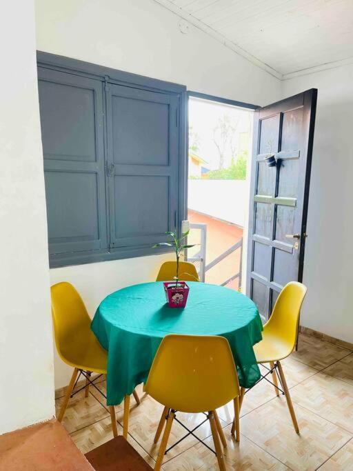 Apart El Altillo loft ambientes abiertos 5 pax en Cataratas pileta compartida - image 3