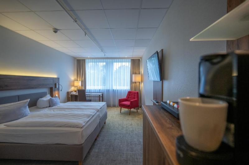 Business Double Room with Garden View image 1
