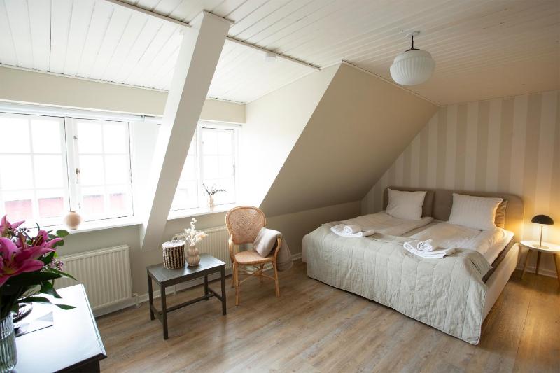Standard Double Room image 4