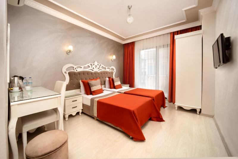 Deluxe Double or Twin Room image 1