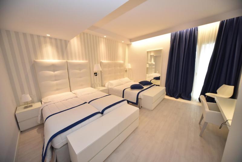 Quadruple Room image 2