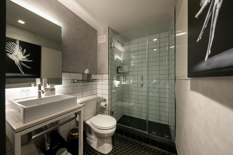 Superior King High Floor Room image 3