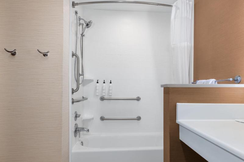 Guest room, 2 Queen, Tub (Mobility Accessible w/ Tub) image 2