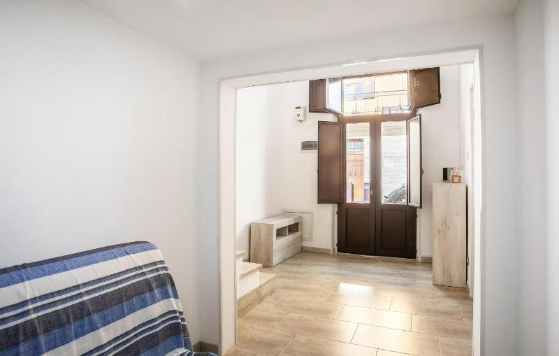 3 Bedroom Beautiful Home In Avola - image 3