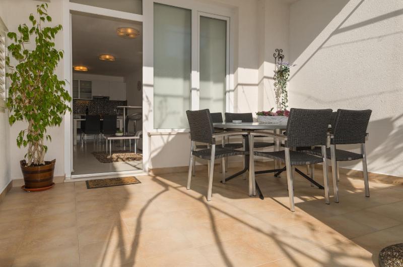 Apartments and rooms by the sea Makarska - 22419 - image 16