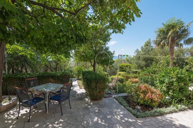 Apartments by the sea Brela Makarska - 20186 - image 3