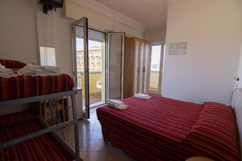 Quadruple Room image 3