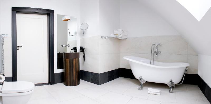 Deluxe Suite image 4