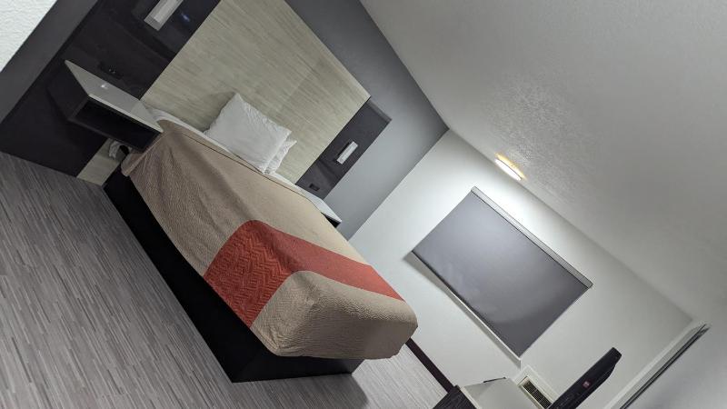 Evergreen Inn & Suites Portland Airport - image 27