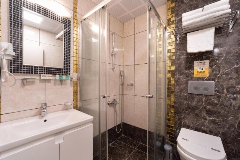 Economy Double or Twin Room image 2