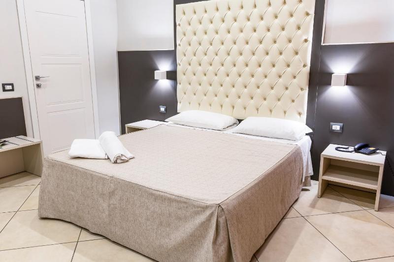 Double Room image 1