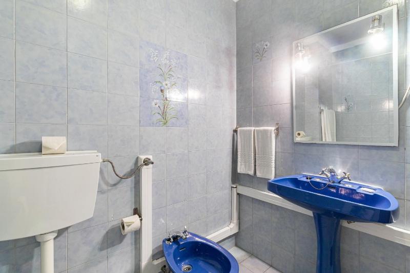 One-Bedroom Apartment image 3