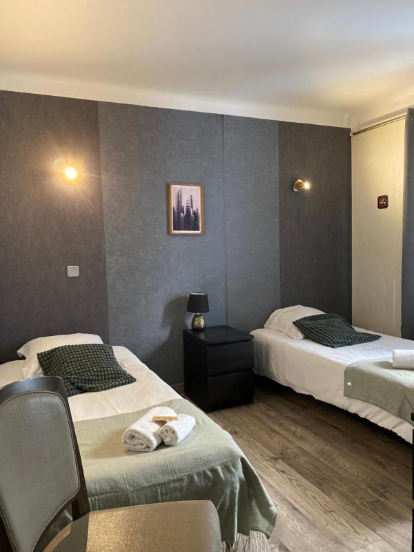Double Room image 1
