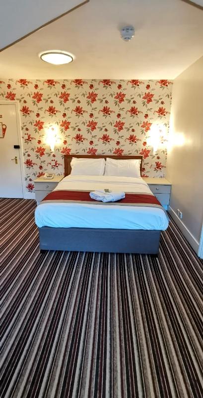 Double Room image 3
