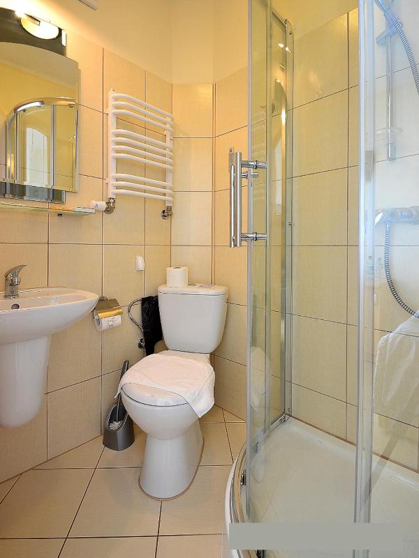 Small Double Room image 3